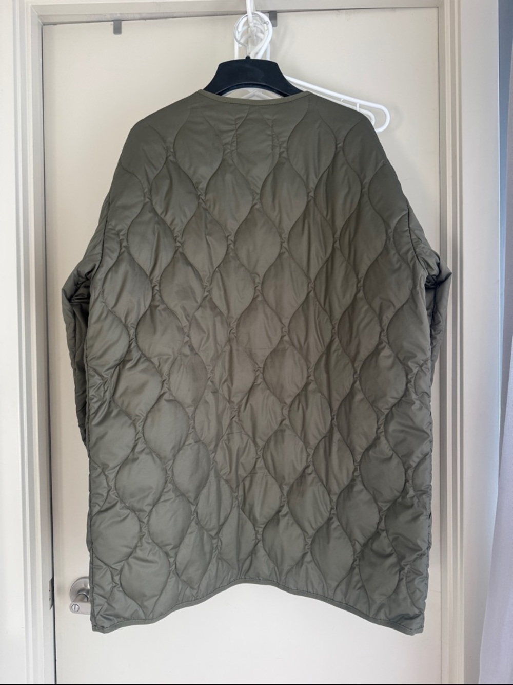 Everlane Quilted Long Puffer Jacket in Olive Green - Picture 2 of 3